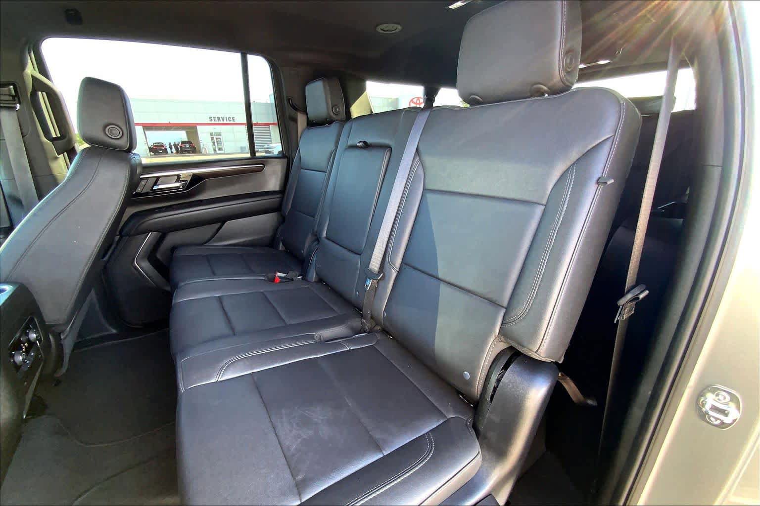 Used 2025 Chevrolet Suburban Z71 AWD/4WD image 20