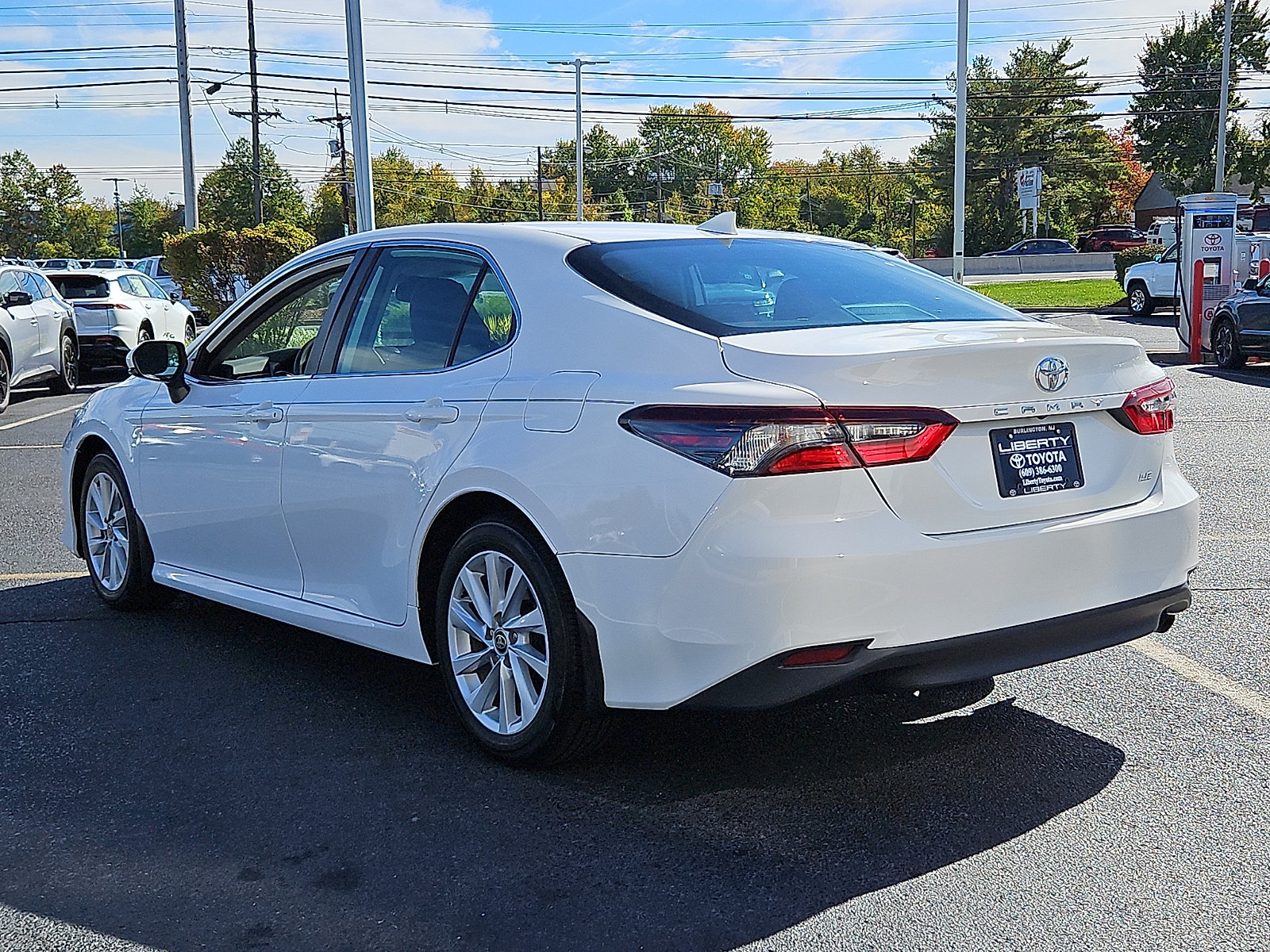 Used 2024 Toyota Camry LE w/ Convenience Package FWD image 4