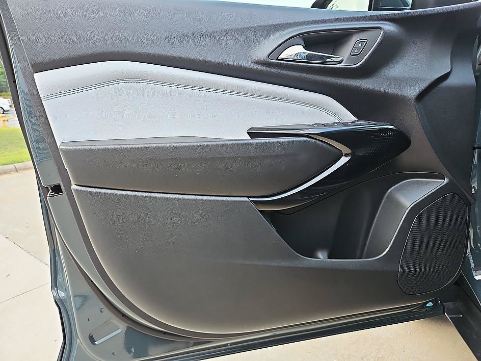 New 2026 Chevrolet Trax LT w/ Sunroof Package FWD image 13