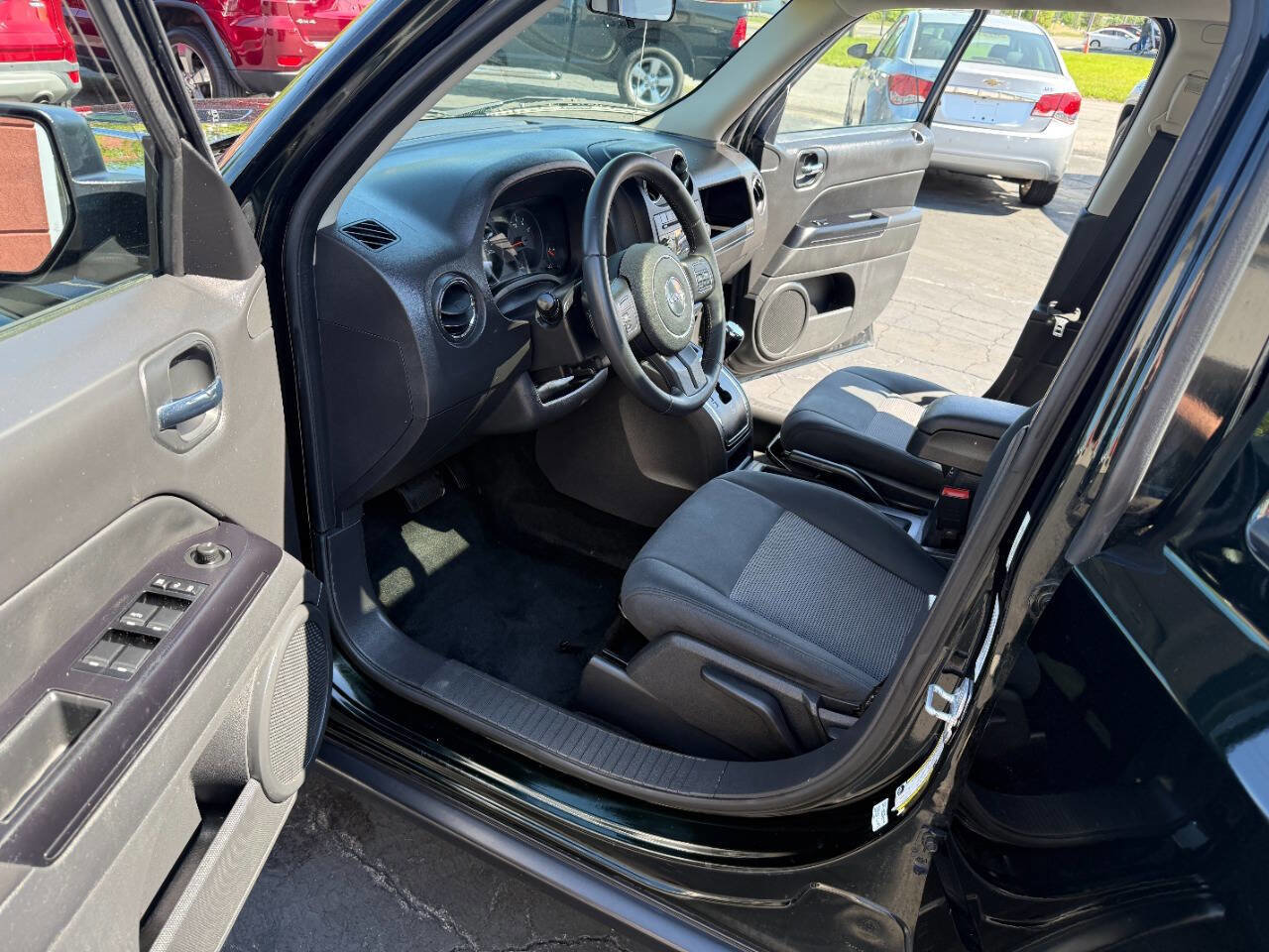 Used 2013 Jeep Patriot Latitude w/ Sun/Sound Group AWD/4WD image 10