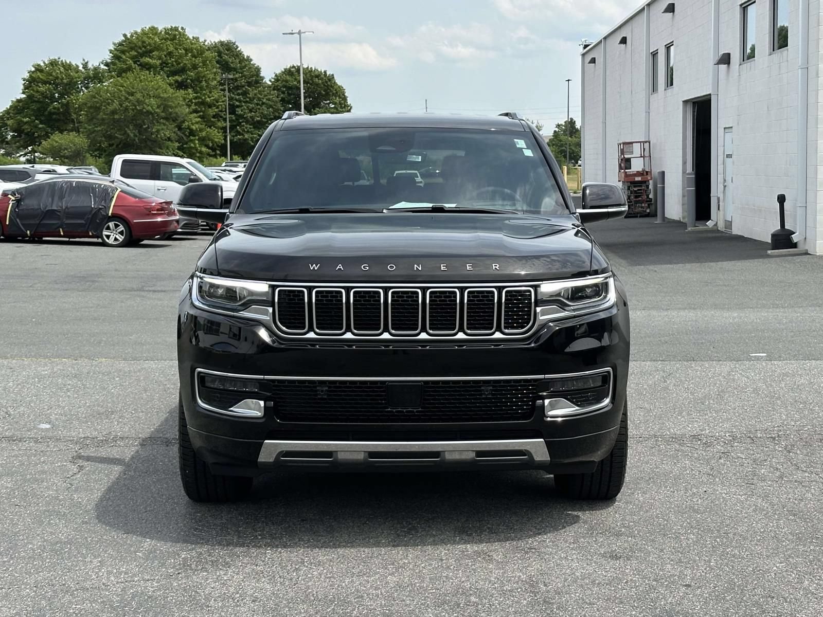 Used 2023 Jeep Wagoneer Series III w/ Preferred Equipment Group AWD/4WD image 8