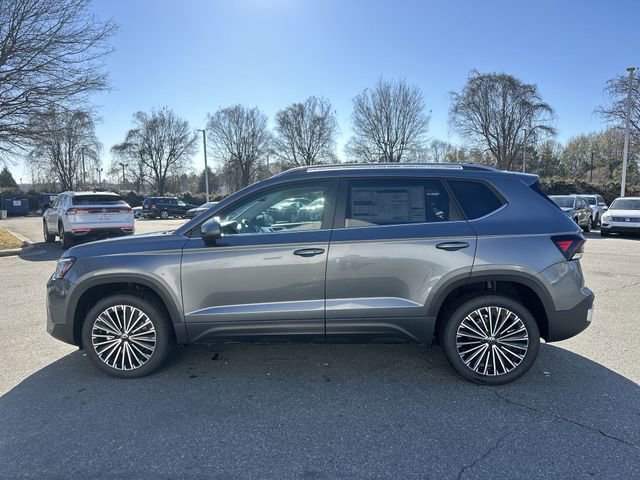 New 2026 Volkswagen Taos SE image 2