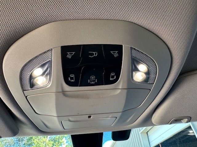 Used 2020 Chrysler Pacifica Touring-L w/ Tire & Wheel Group image 25