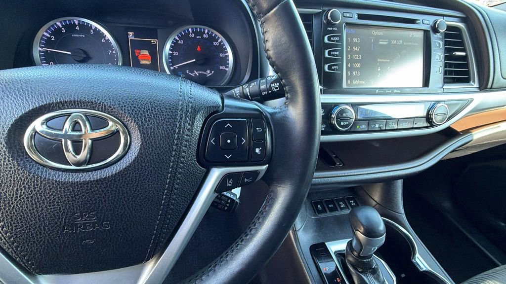 Used 2019 Toyota Highlander Plus AWD/4WD image 28