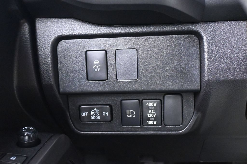 Used 2022 Toyota Tacoma TRD Off-Road AWD/4WD image 17