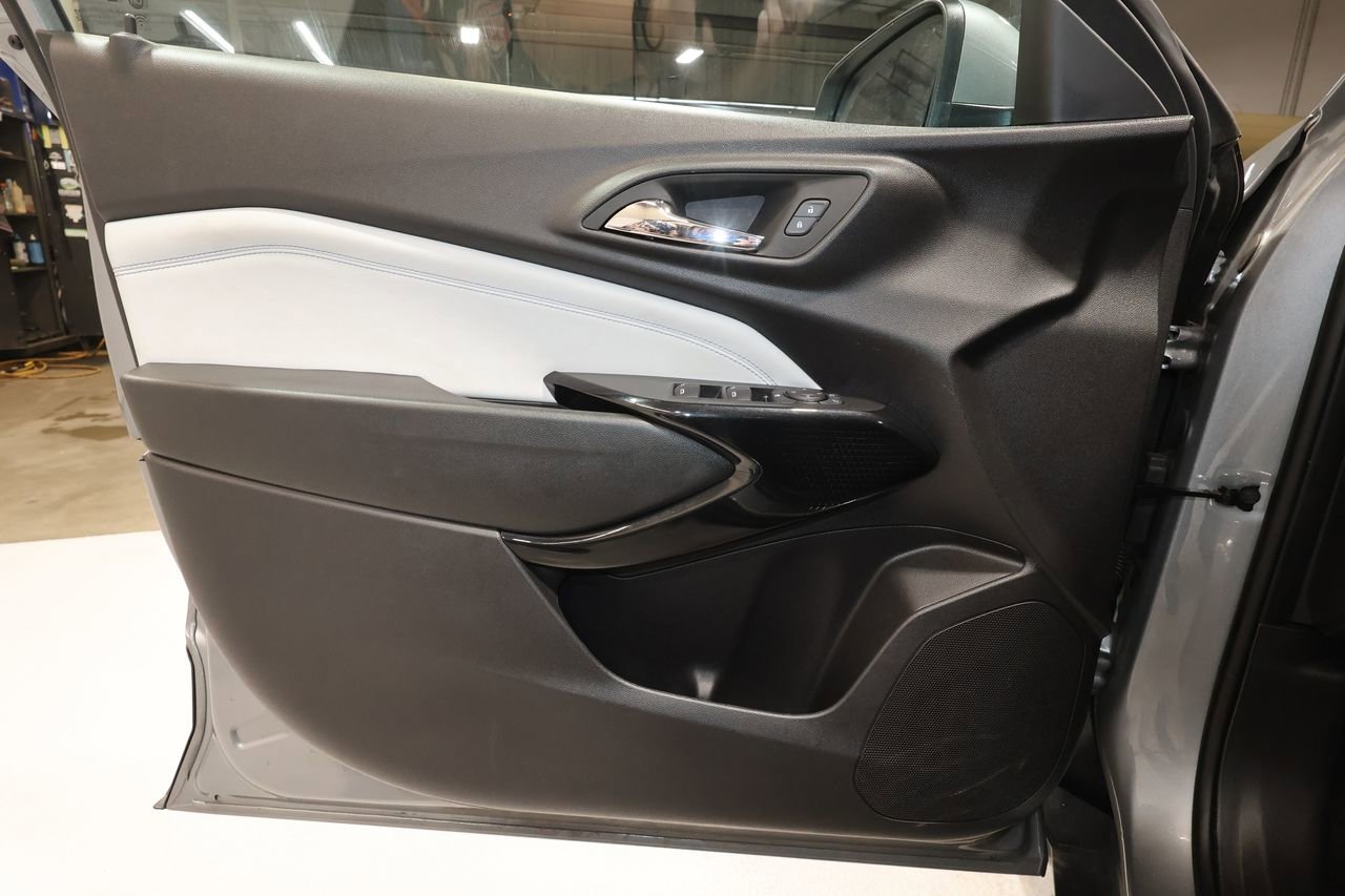 Certified 2025 Chevrolet Trax LT image 21