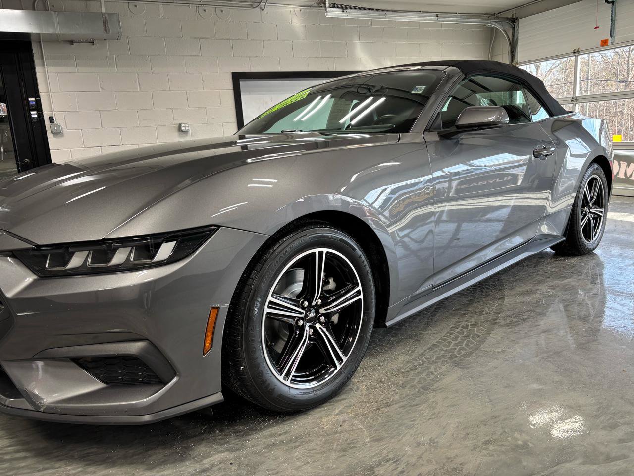Used 2024 Ford Mustang Convertible image 4