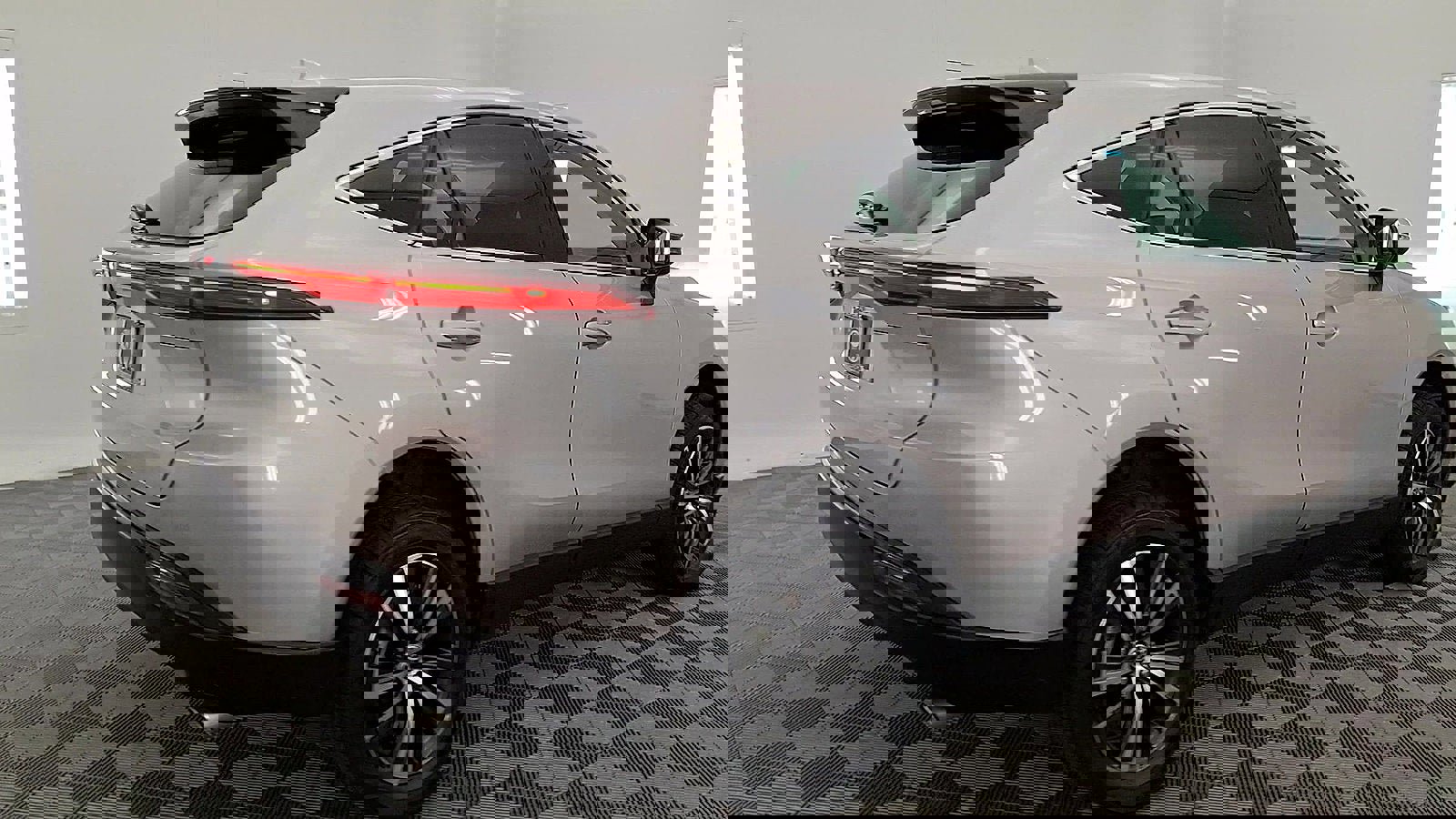 Certified 2023 Toyota Venza LE image 4