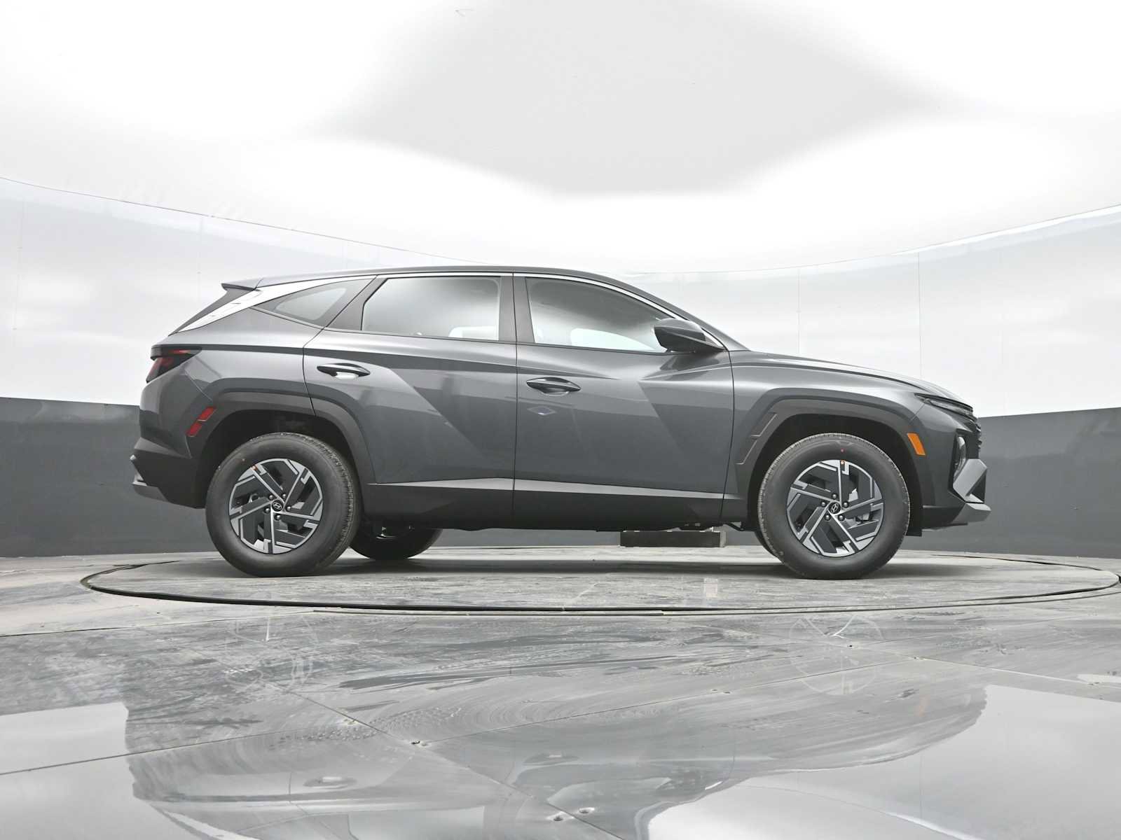 New 2026 Hyundai Tucson Blue SE image 38