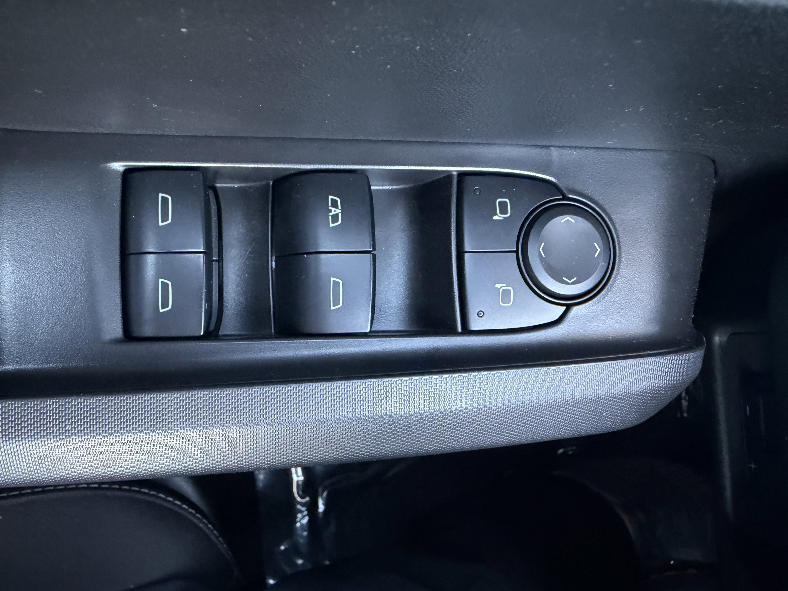 Used 2025 GMC Canyon Elevation w/ Convenience Package AWD/4WD image 29