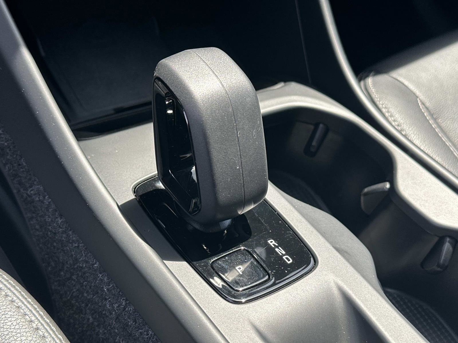 Used 2025 Volvo XC40 B5 Core w/ Climate Package image 14