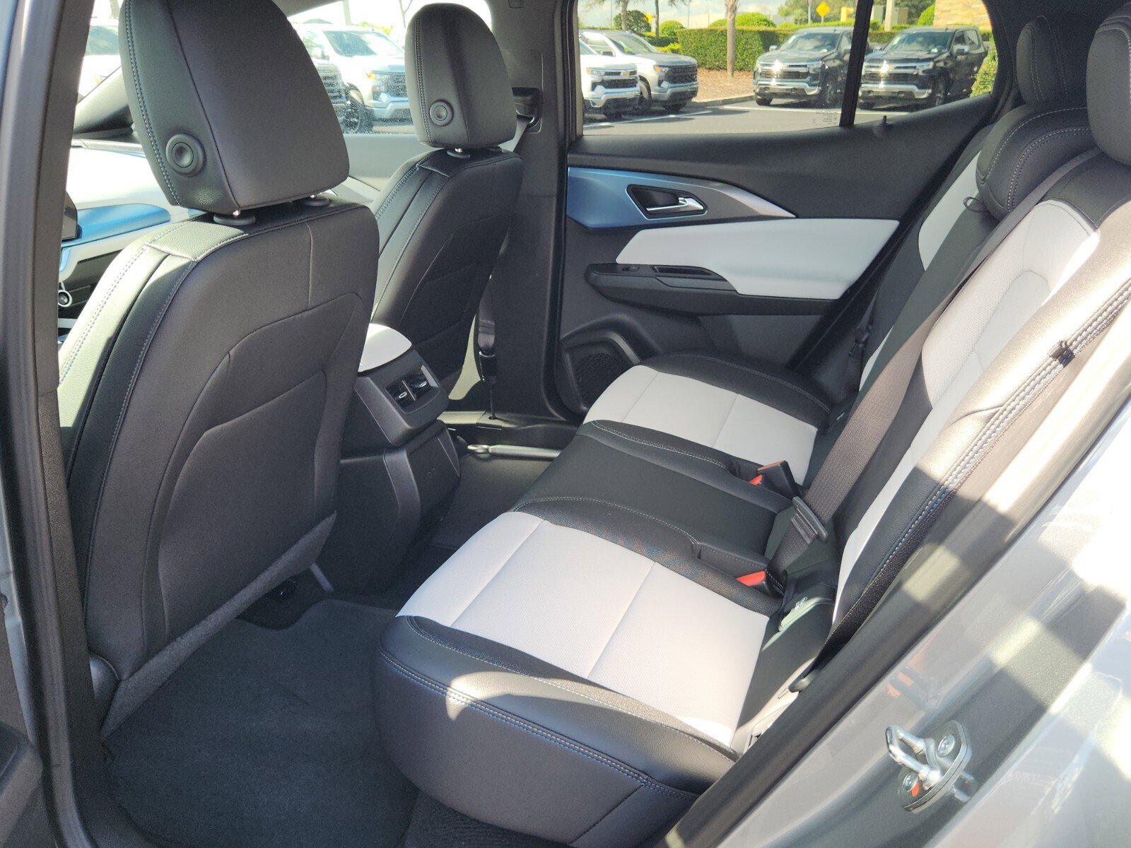 New 2026 Chevrolet Equinox EV LT image 7