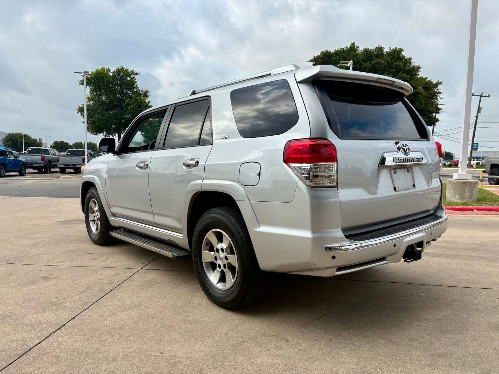 Used 2011 Toyota 4Runner SR5 w/ Premium Pkg w/Leather RWD image 5