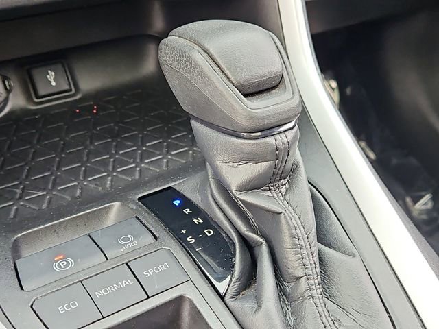 Used 2021 Toyota RAV4 XLE w/ Convenience Package image 17