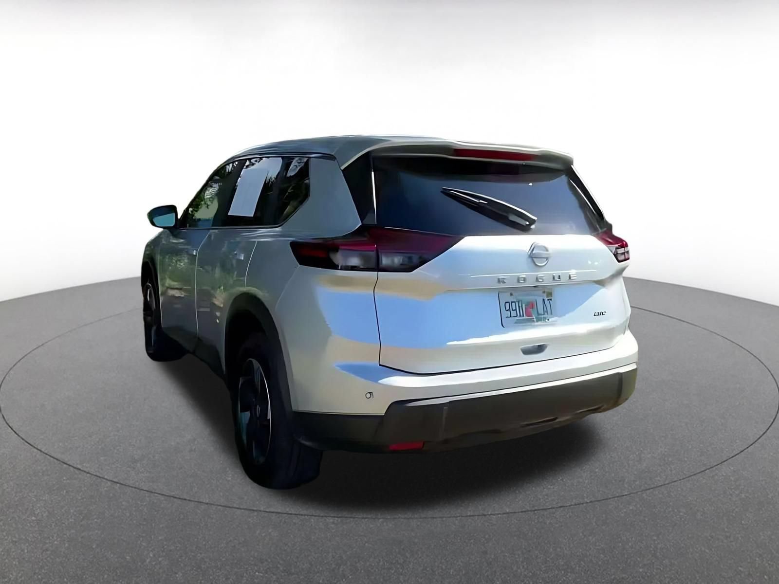 Used 2025 Nissan Rogue SV AWD/4WD image 10