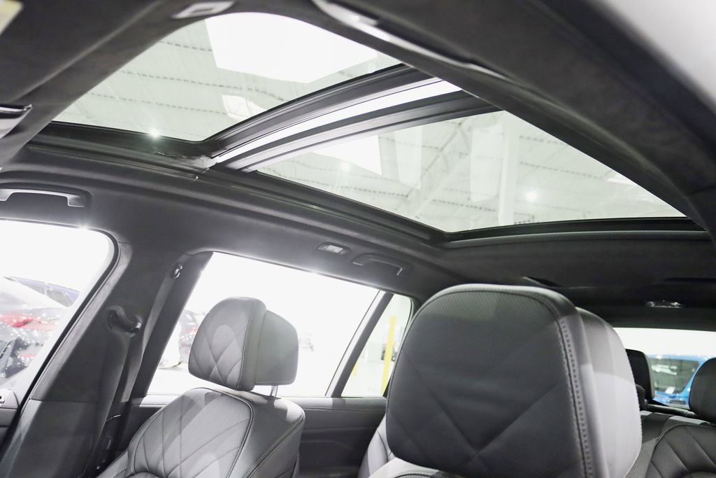 Used 2023 BMW X7 xDrive40i w/ Executive Package image 32