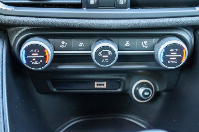 Used 2020 Alfa Romeo Giulia w/ Nero Edizione image 20