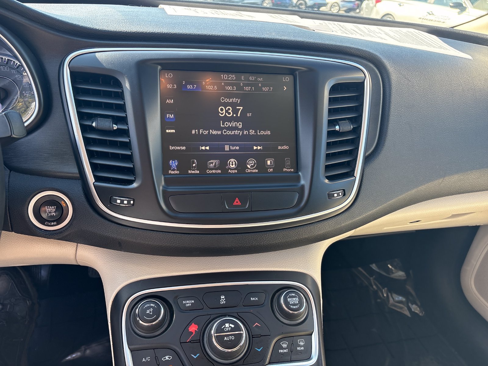 Used 2016 Chrysler 200 Limited w/ Convenience Group FWD image 18