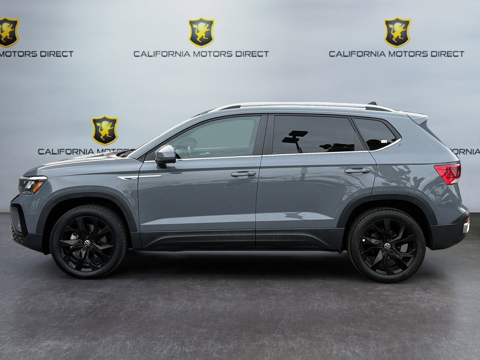 Used 2022 Volkswagen Taos SE w/ Panoramic Sunroof Package image 2