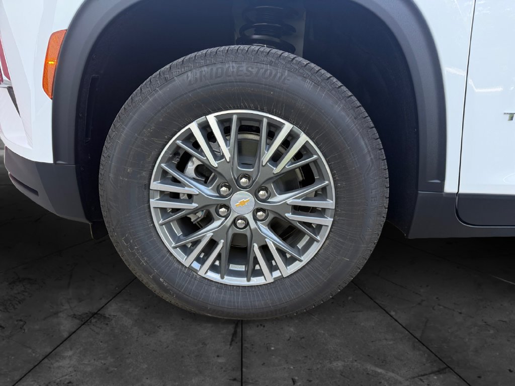 New 2027 Chevrolet Traverse LT w/ Driver Confidence Package FWD image 14
