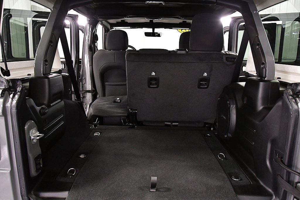 Used 2023 Jeep Wrangler Sahara image 28