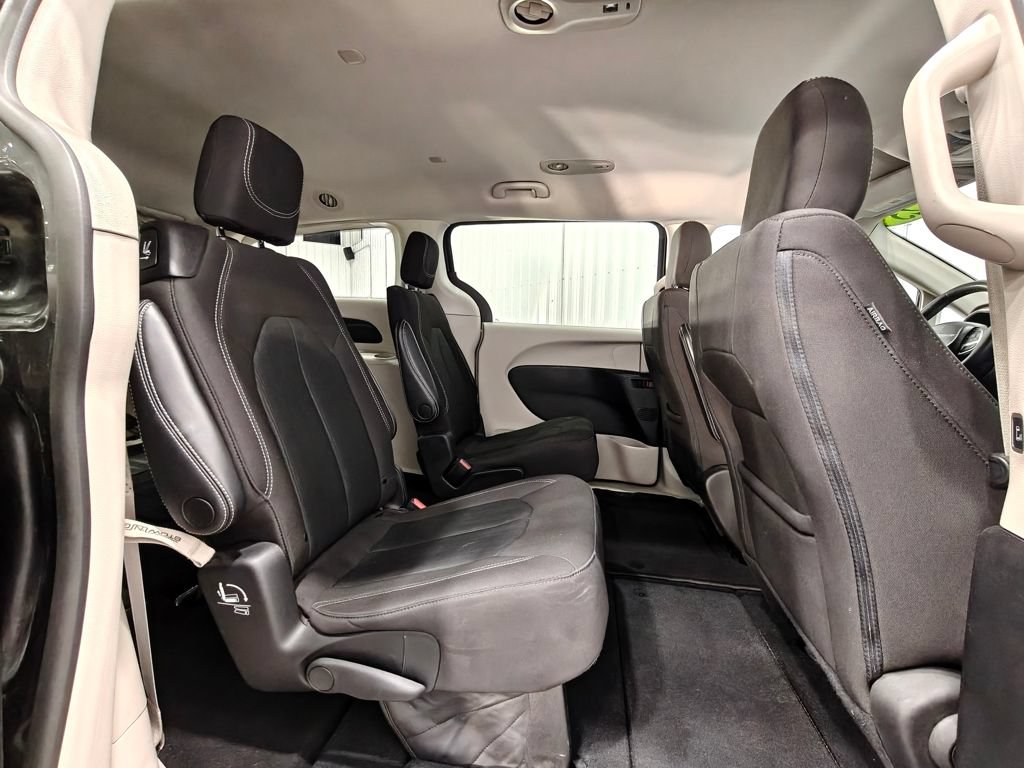 Used 2023 Chrysler Voyager LX FWD image 20