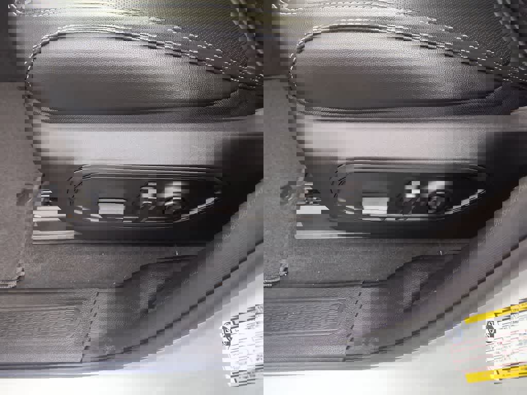 New 2025 Jeep Grand Cherokee Limited w/ Luxury Tech Group II image 12