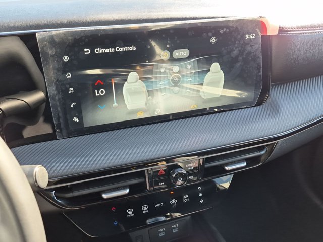 Used 2025 Nissan Kicks SR FWD image 14
