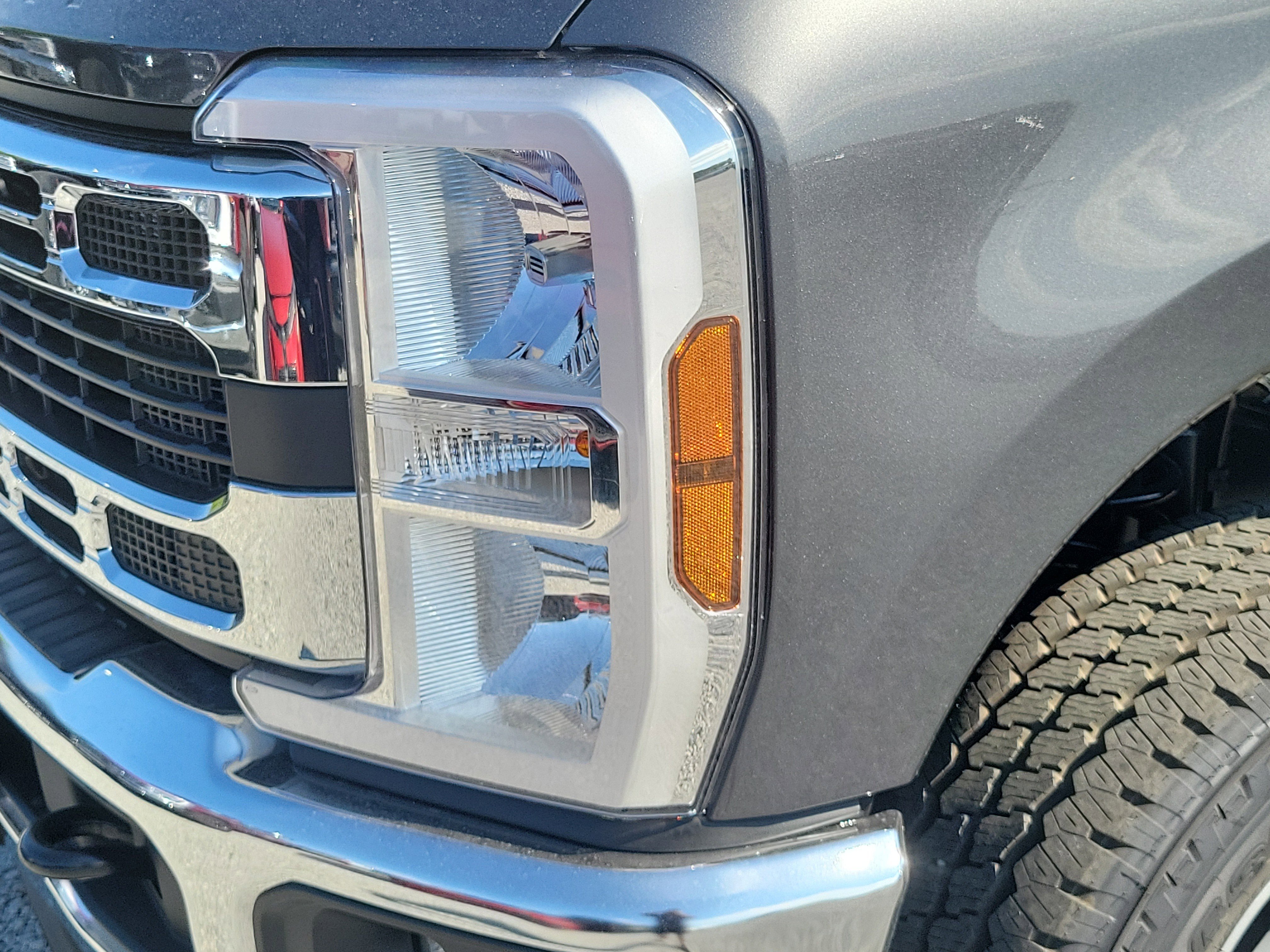 New 2026 Ford F350 XLT w/ FX4 Off-Road Package image 4