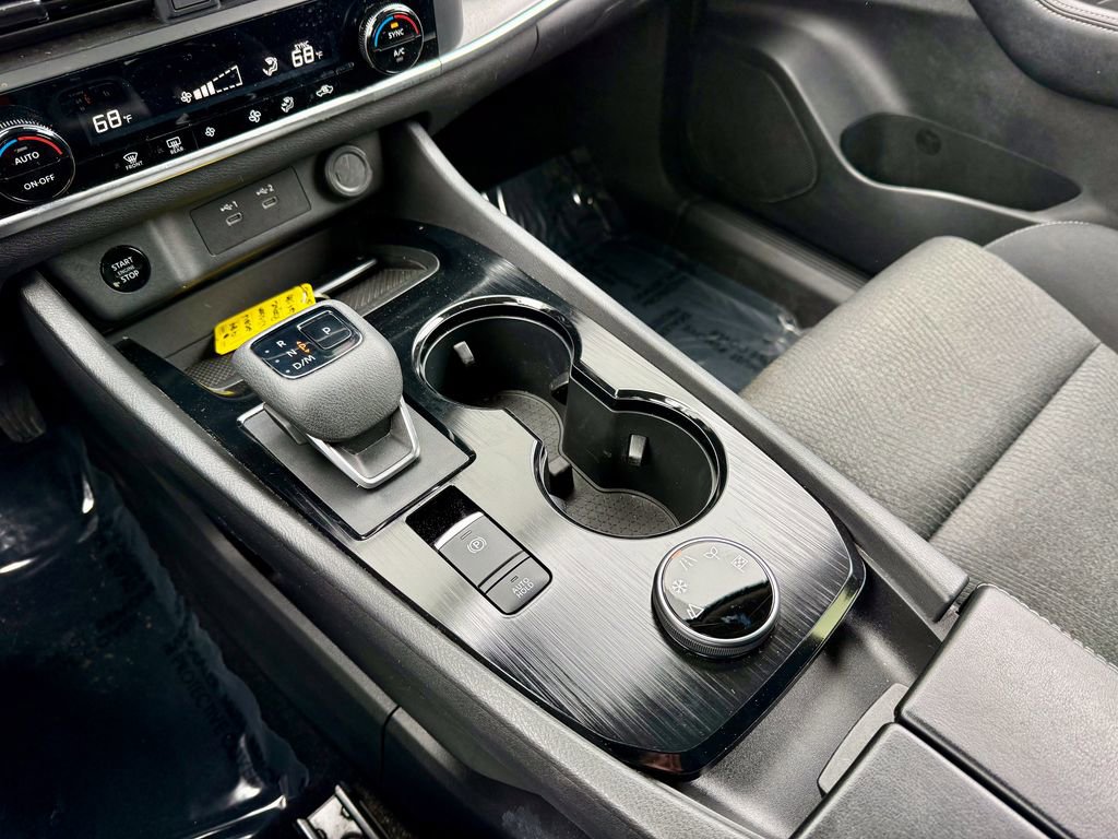 Used 2024 Nissan Rogue SV image 22