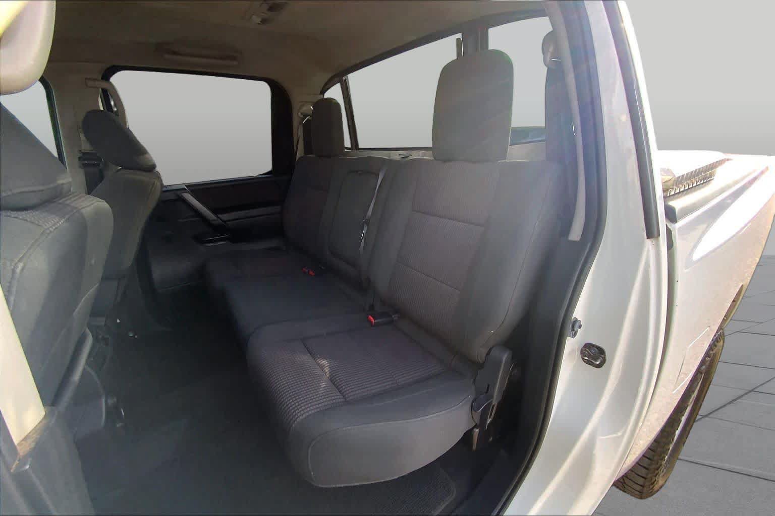 Used 2014 Nissan Titan SV w/ SV Value Truck Package RWD image 21