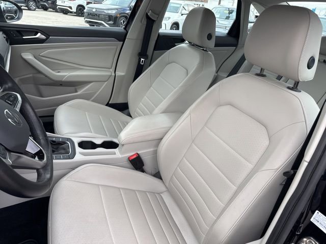 Certified 2023 Volkswagen Jetta SE image 39
