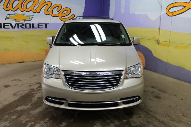 Used 2016 Chrysler Town & Country Touring w/ Driver Convenience Group FWD image 3