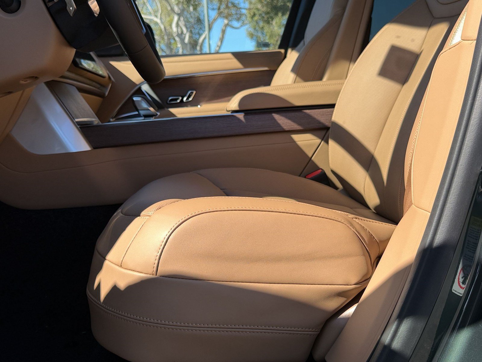 New 2026 Land Rover Range Rover Long Wheelbase SE AWD/4WD image 5