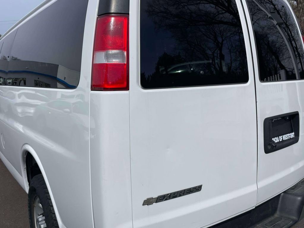 Used 2020 Chevrolet Express 3500 LT w/ LT Preferred Equipment Group image 9
