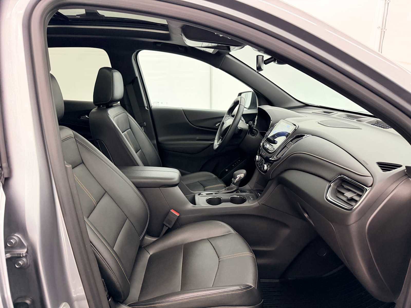 Used 2024 Chevrolet Equinox Premier image 23