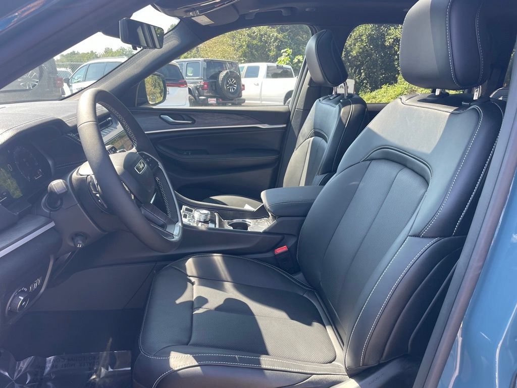 New 2026 Jeep Grand Cherokee Limited AWD/4WD image 2