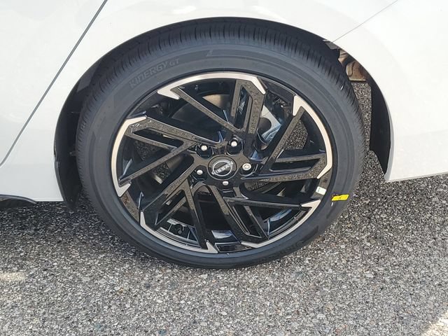New 2026 Nissan Sentra SR w/ SR Premium Package FWD image 32