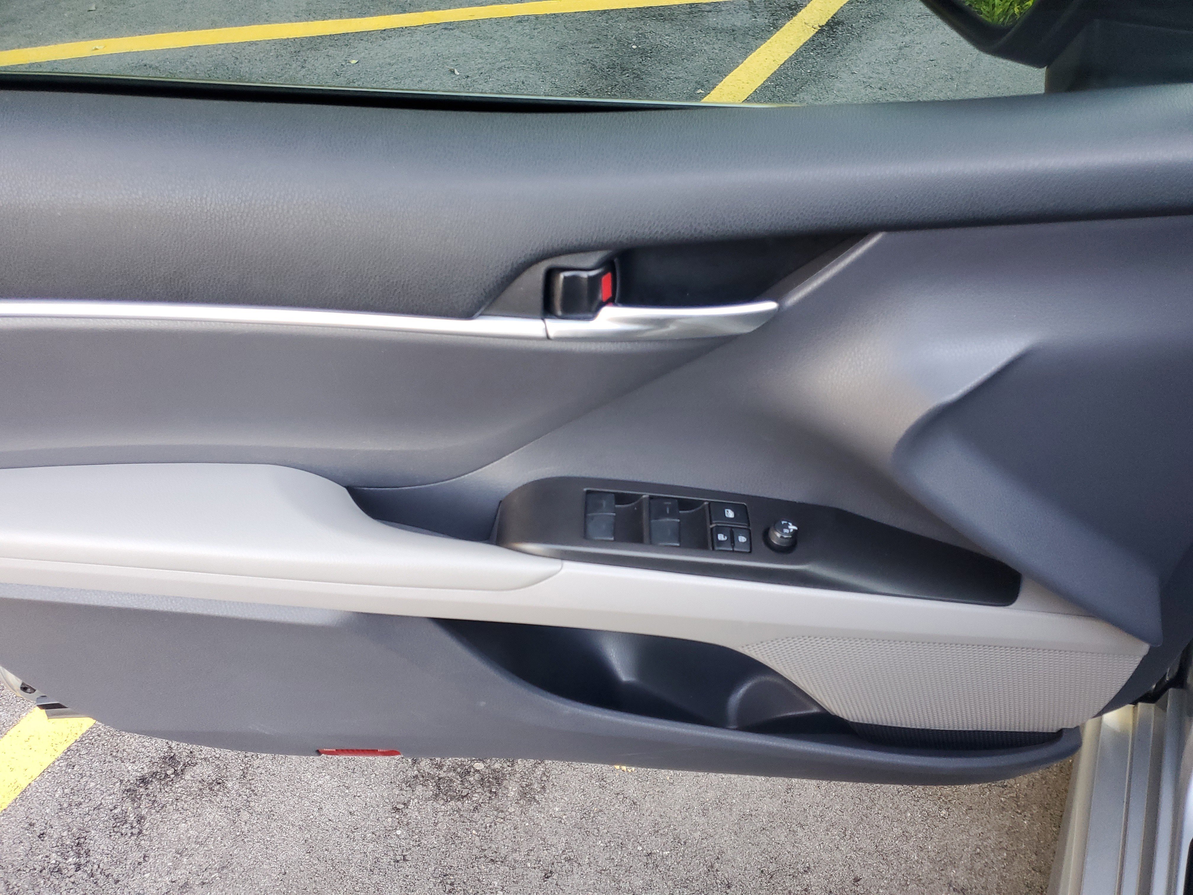 Used 2023 Toyota Camry SE image 19