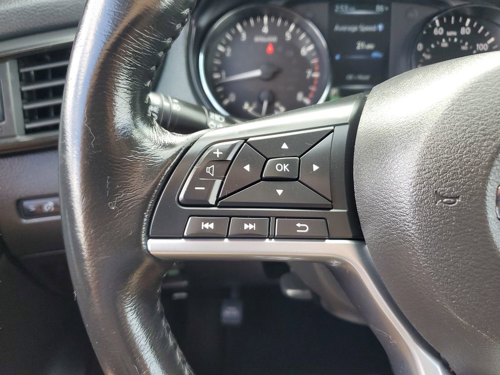 Used 2017 Nissan Rogue SV image 28