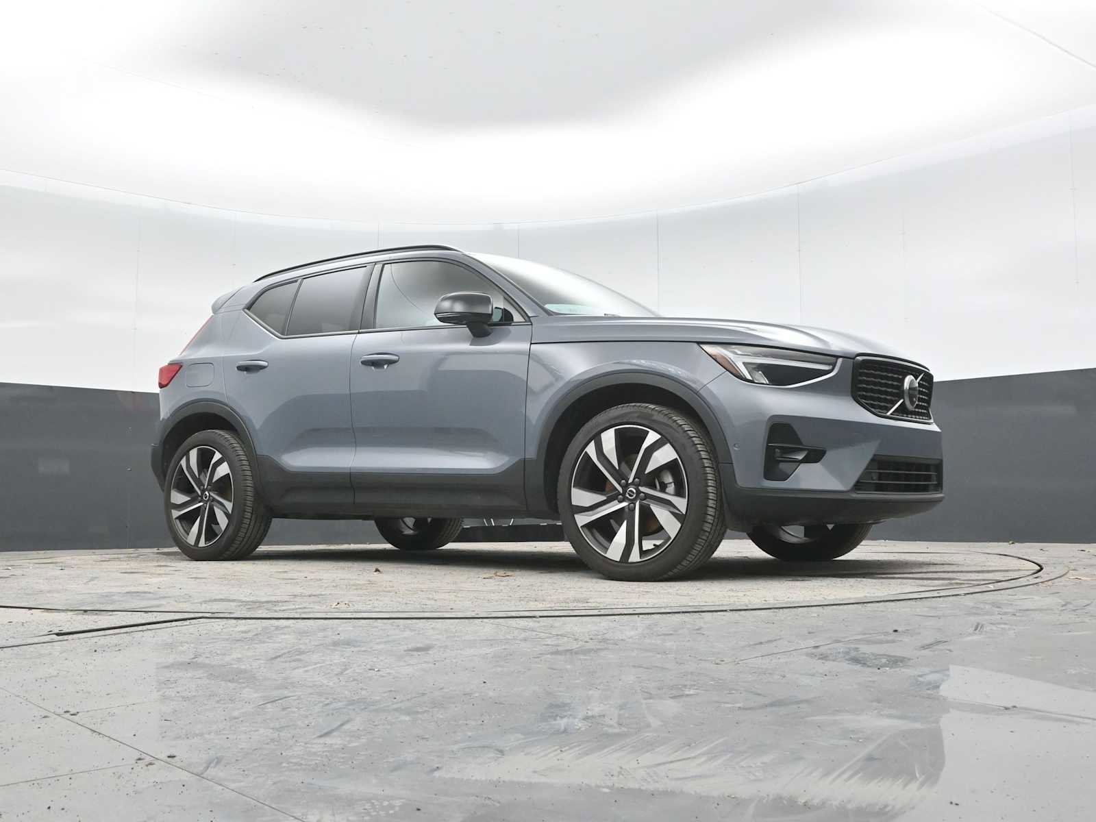 Used 2023 Volvo XC40 B5 Plus w/ Driver Assist Package image 28