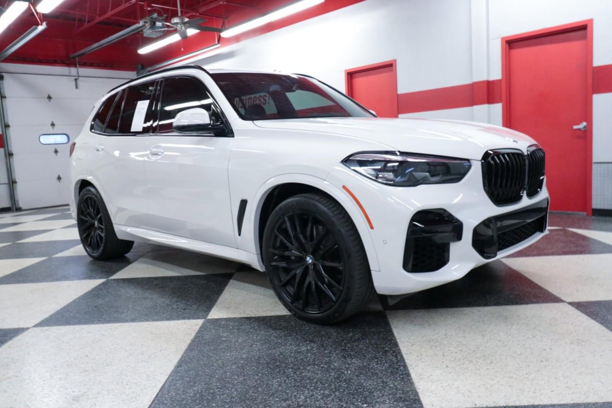 Used 2023 BMW X5 xDrive40i w/ M Sport Package AWD/4WD image 2