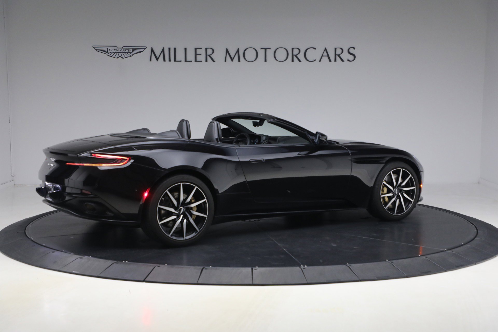 Used 2020 Aston Martin DB11 Volante image 8