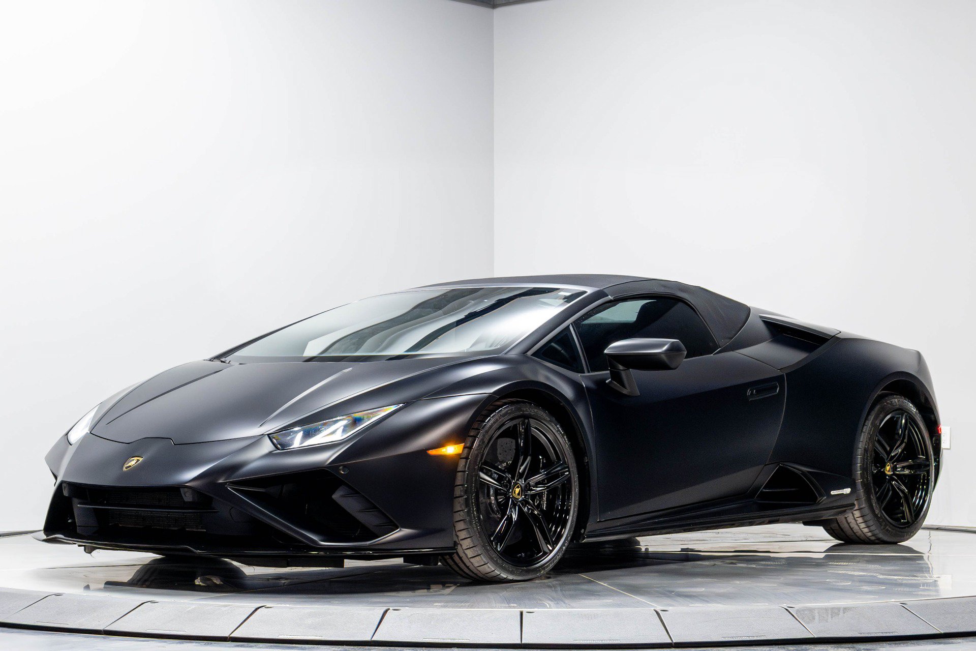 Used 2021 Lamborghini Huracan EVO RWD image 3