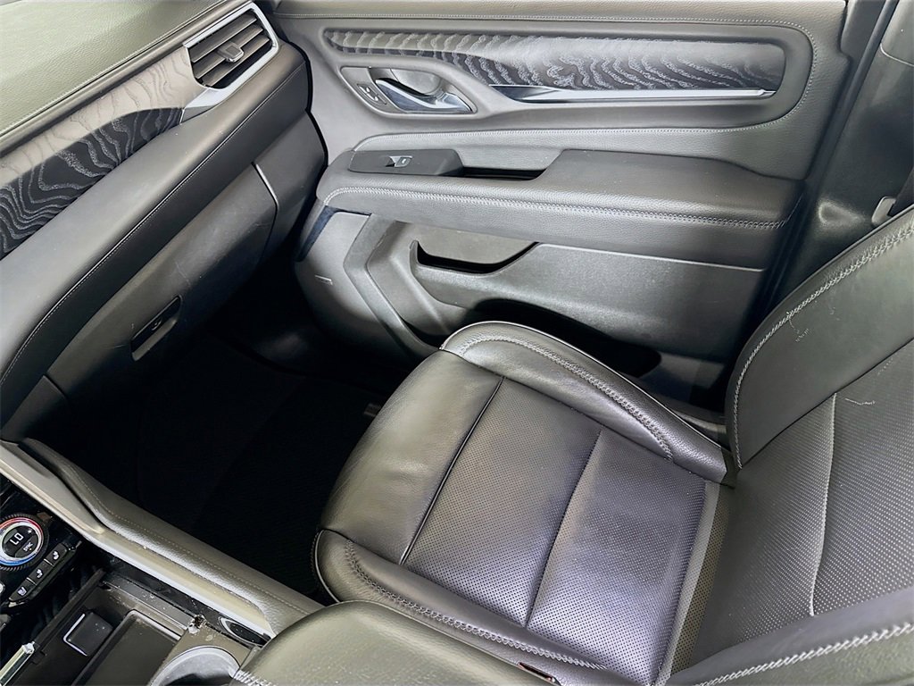 Used 2023 GMC Yukon XL Denali image 24