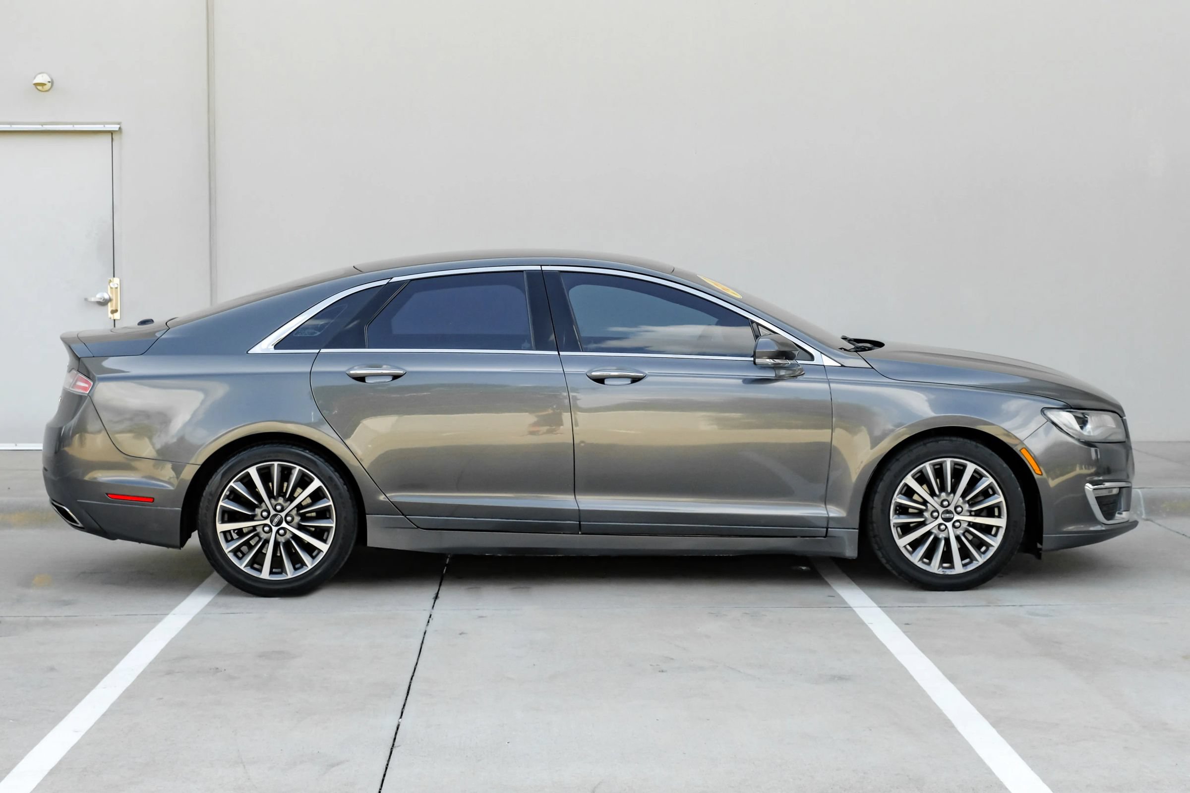 Used 2017 Lincoln MKZ Premiere FWD image 10