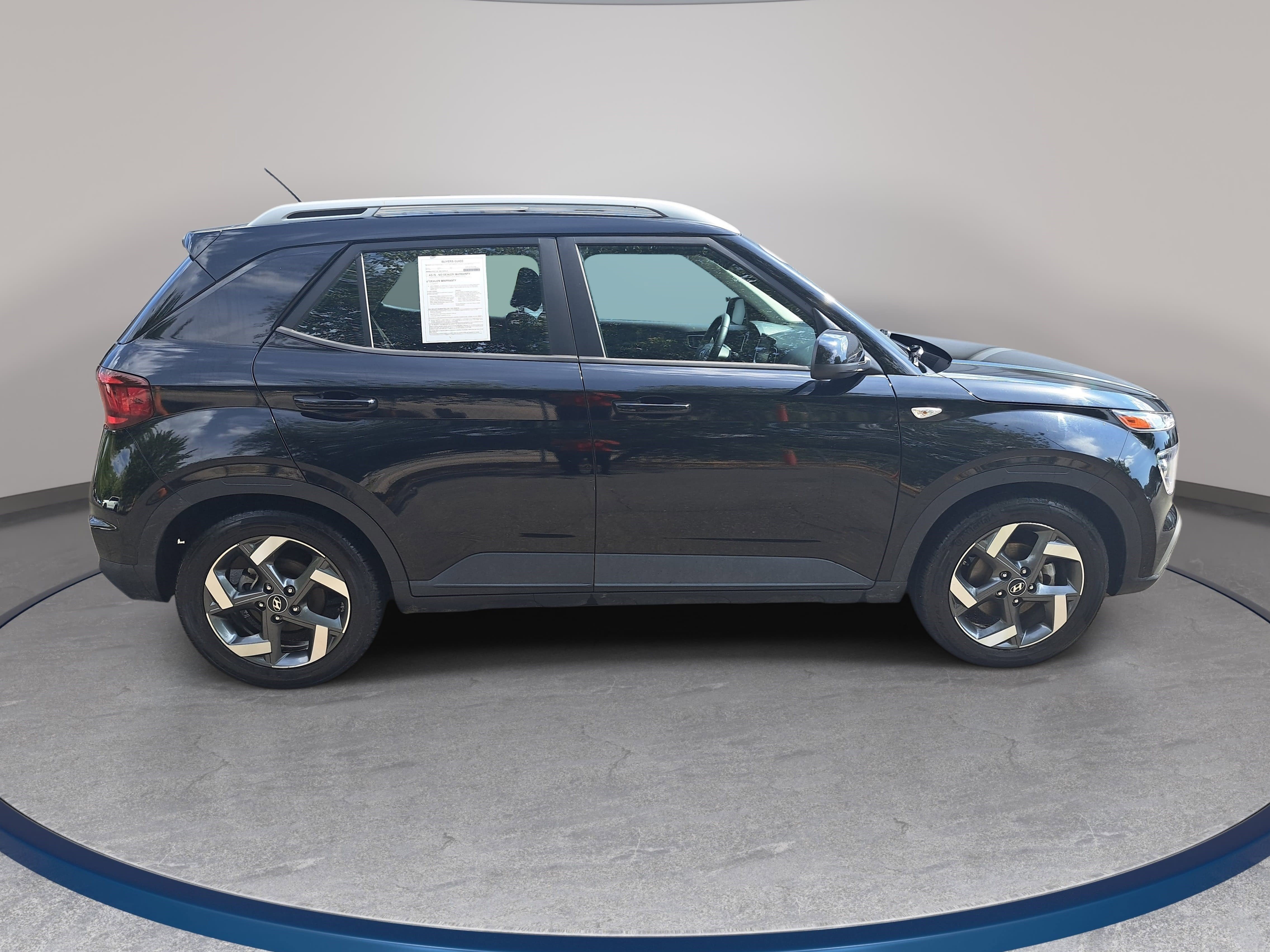 Used 2023 Hyundai Venue SEL FWD image 4