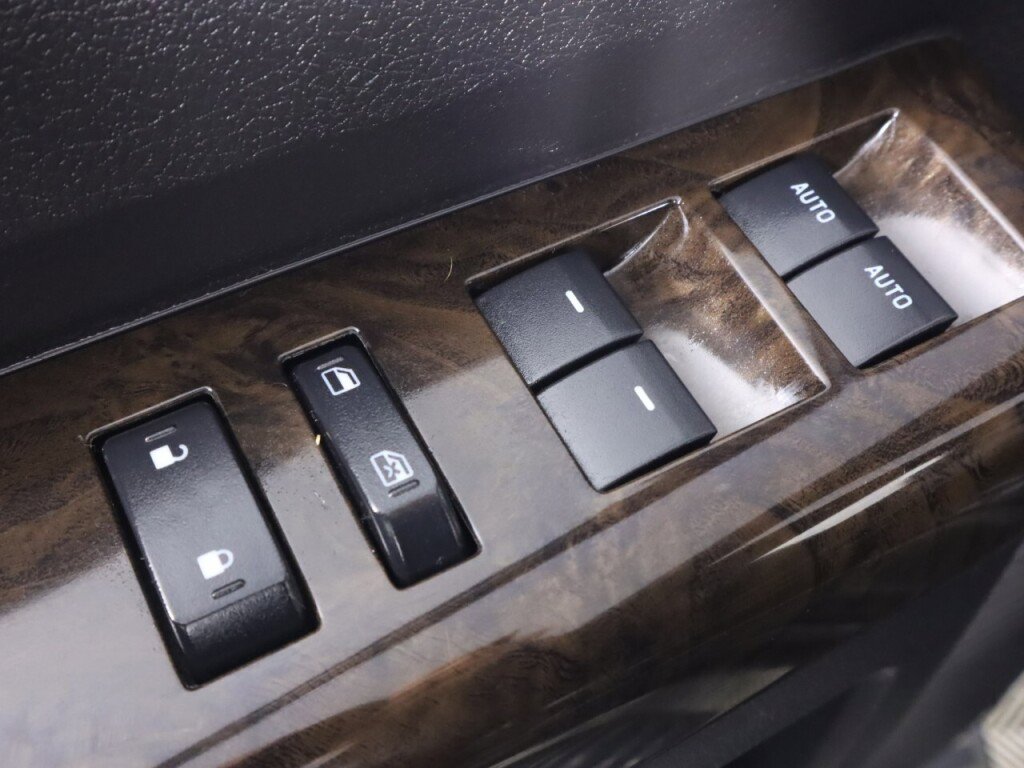 Used 2016 Ford F350 Platinum w/ Platinum Package AWD/4WD image 29