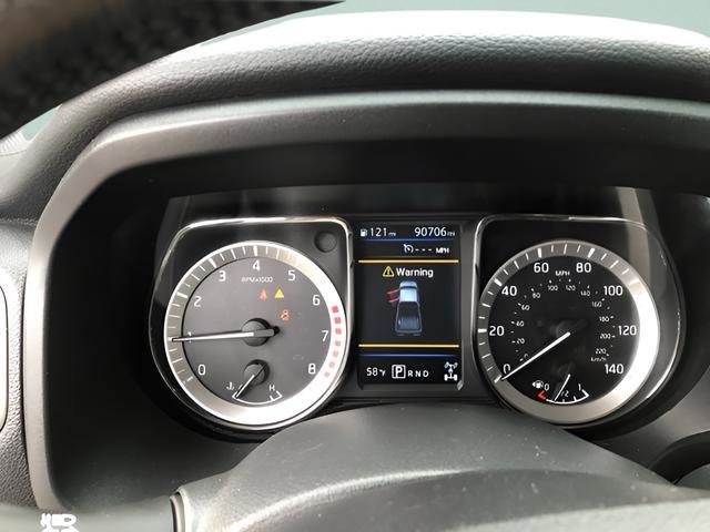 Used 2019 Nissan Titan SV w/ SV Convenience Package image 15