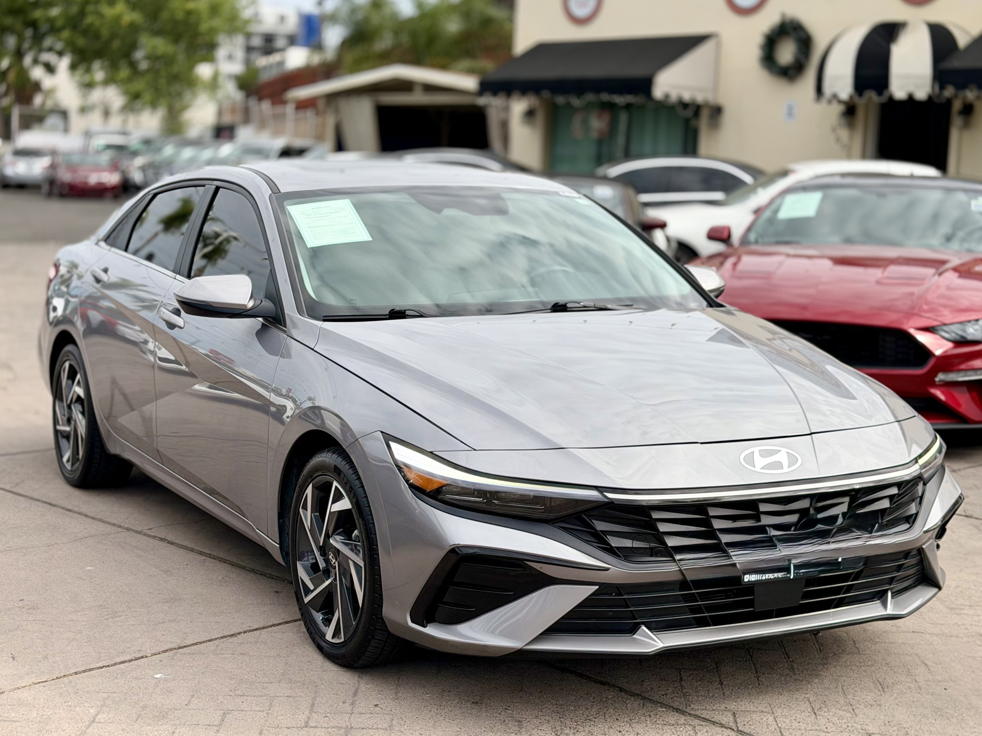 Used 2025 Hyundai Elantra Limited FWD image 5